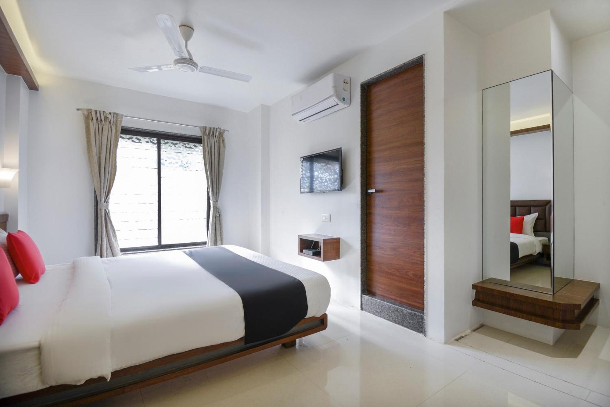 Capital O 70524 Hotel Shreeyash Executive Mangvadi Exterior foto