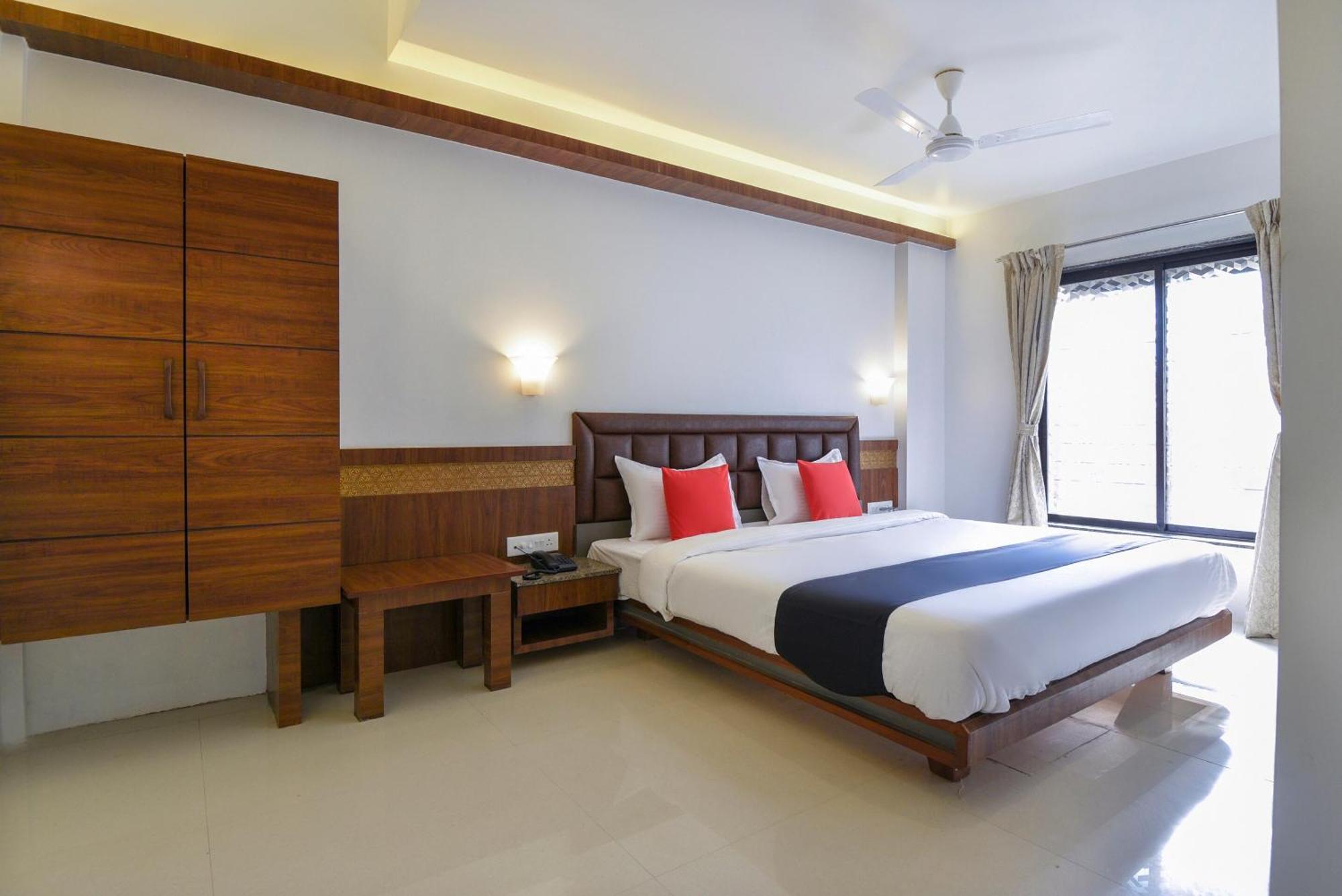 Capital O 70524 Hotel Shreeyash Executive Mangvadi Exterior foto