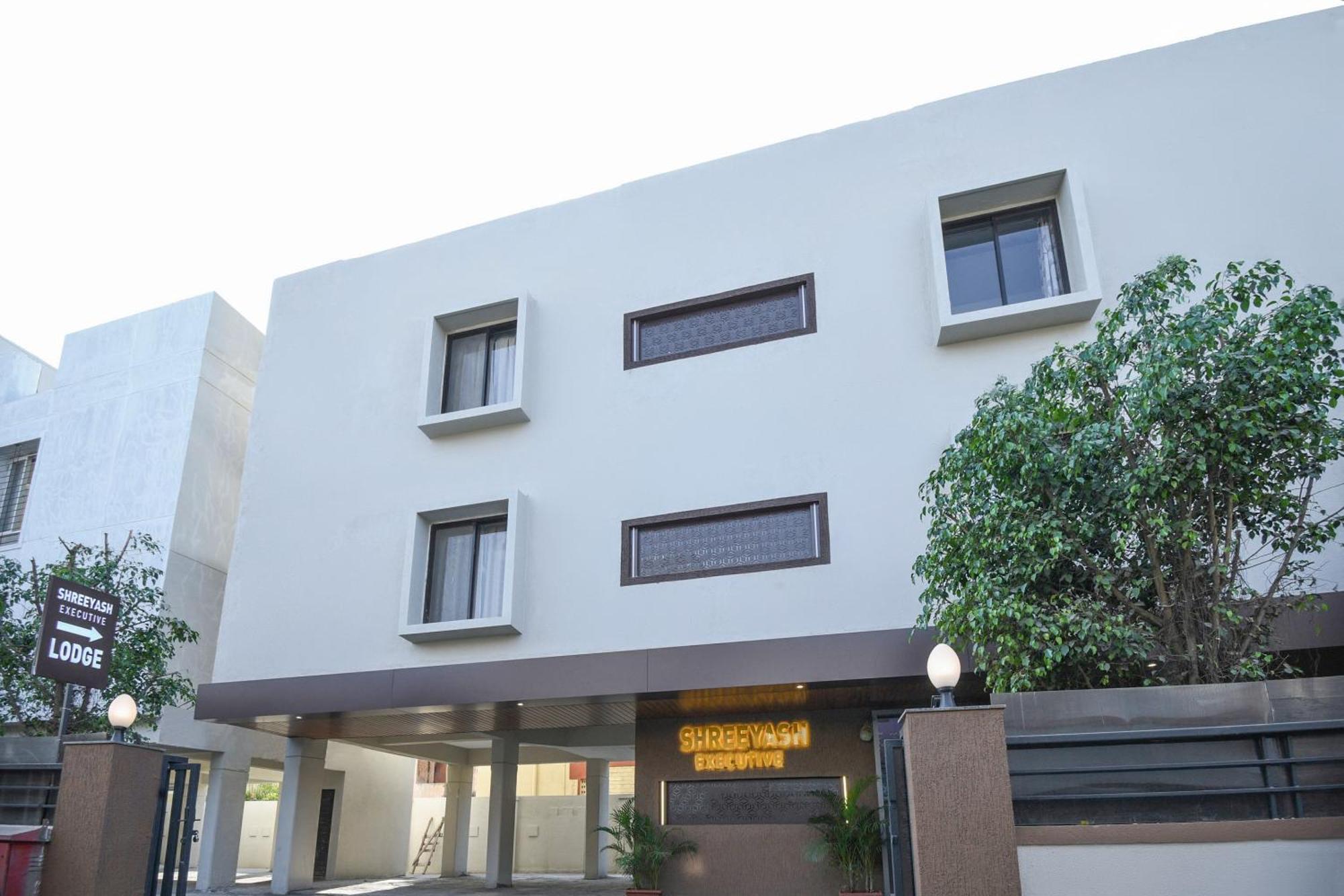 Capital O 70524 Hotel Shreeyash Executive Mangvadi Exterior foto