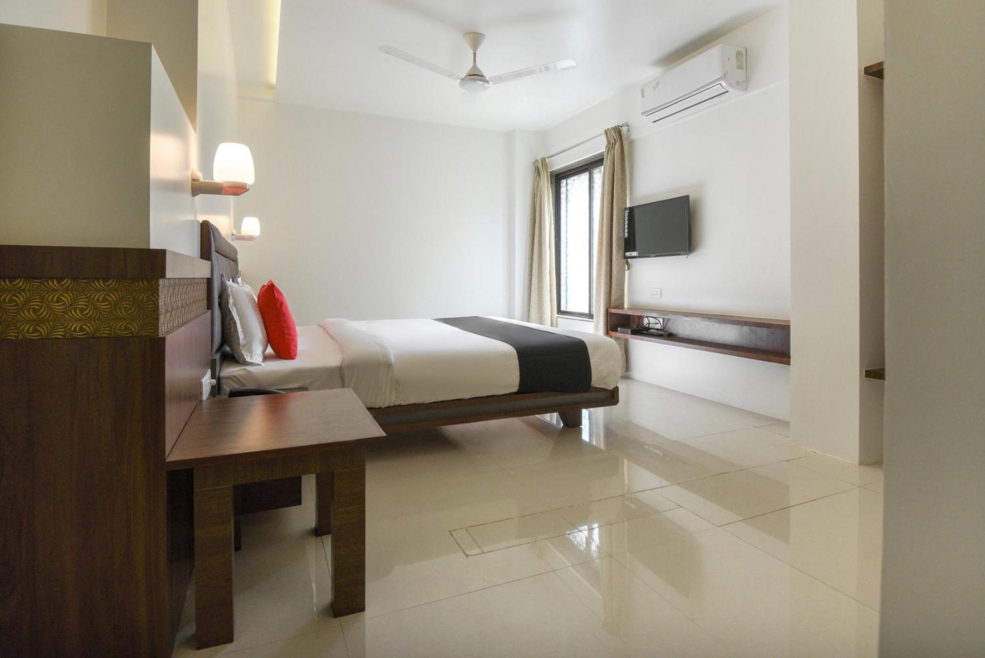 Capital O 70524 Hotel Shreeyash Executive Mangvadi Exterior foto
