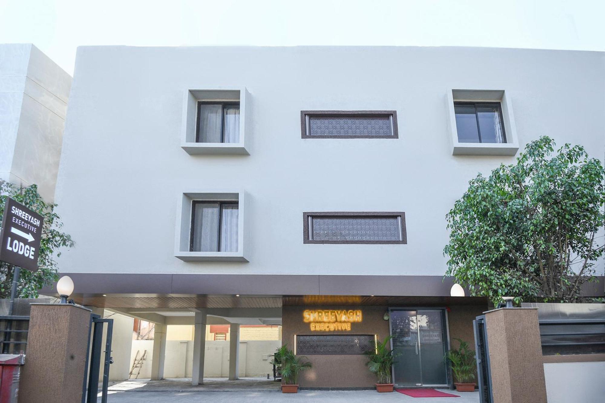 Capital O 70524 Hotel Shreeyash Executive Mangvadi Exterior foto